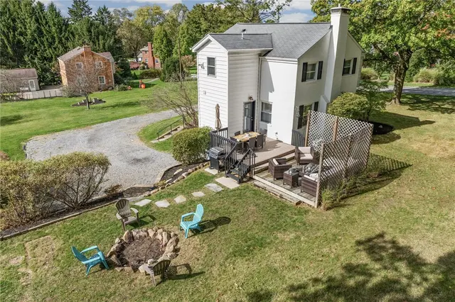 1553 Crestview Dr gallery image 26