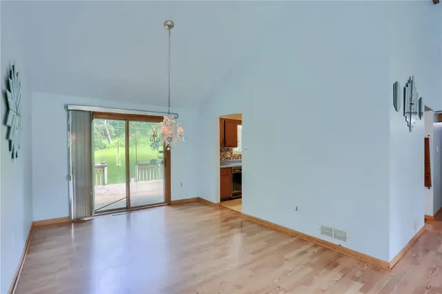1557 Lenora Dr gallery image 3