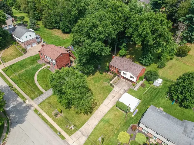1557 Lenora Dr gallery image 11