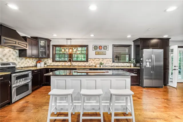 1558 Garvin Road gallery image 2