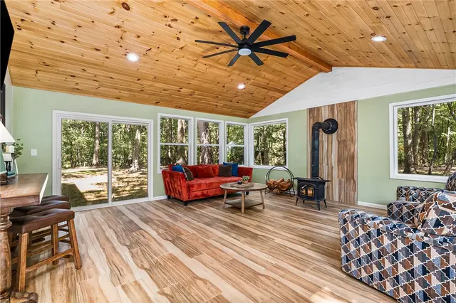 1558 Garvin Road gallery image 6
