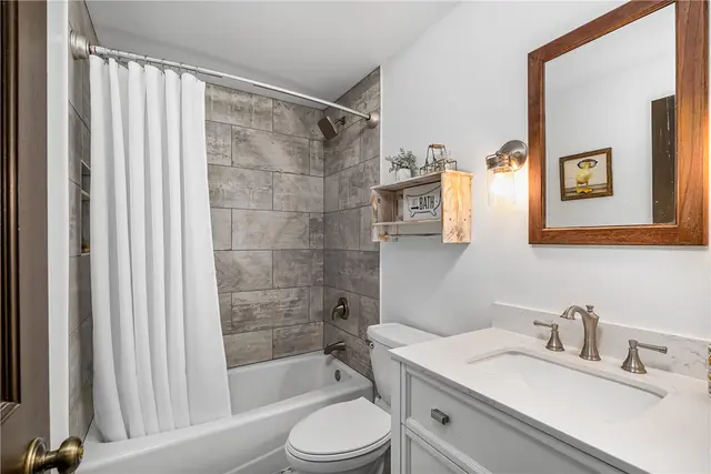 1558 Garvin Road gallery image 9