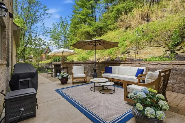 1560 Barrington Drive gallery image 5