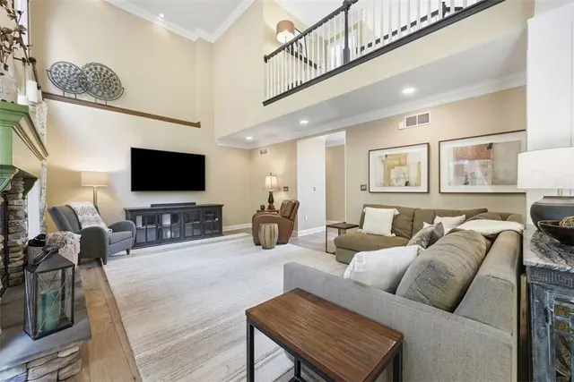 1560 Barrington Drive gallery image 8
