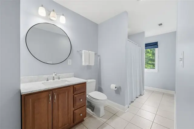1560 Barrington Drive gallery image 9