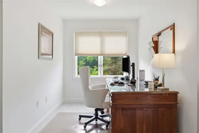 1560 Barrington Drive gallery image 10