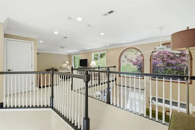 1560 Barrington Drive gallery image 11