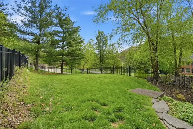 1560 Barrington Drive gallery image 15