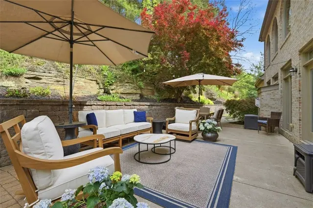 1560 Barrington Drive gallery image 16