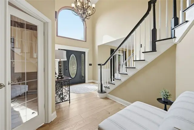 1560 Barrington Drive gallery image 18