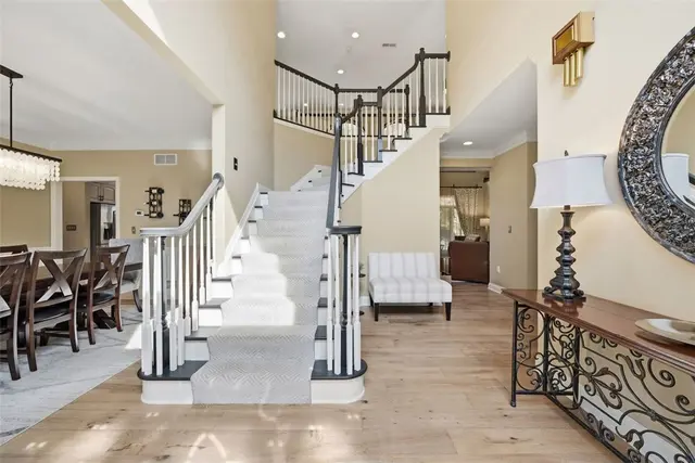 1560 Barrington Drive gallery image 19