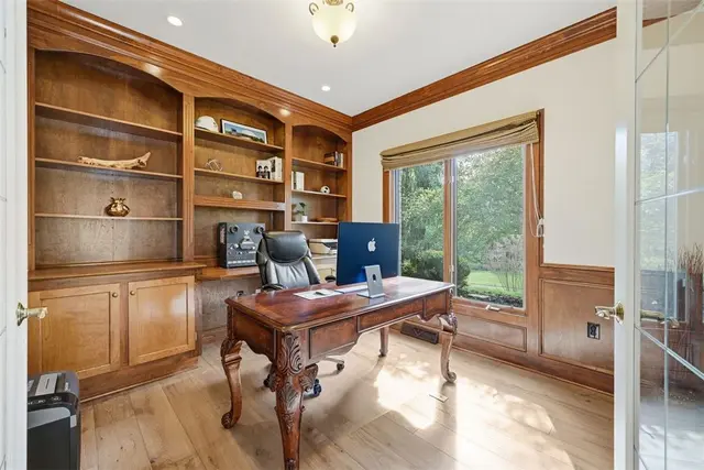 1560 Barrington Drive gallery image 20