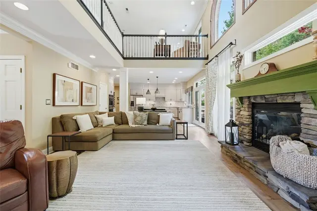 1560 Barrington Drive gallery image 21