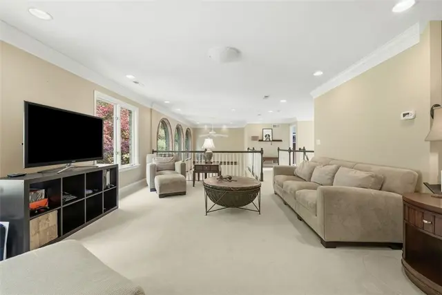 1560 Barrington Drive gallery image 23