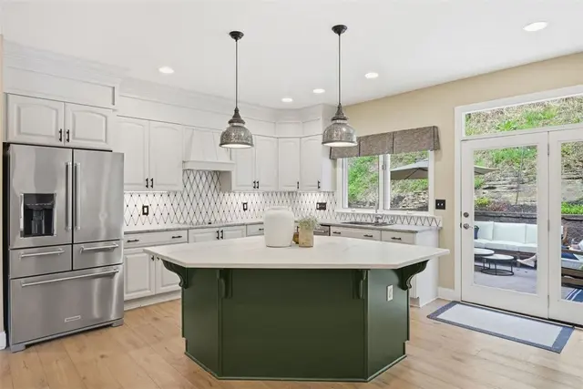 1560 Barrington Drive gallery image 28