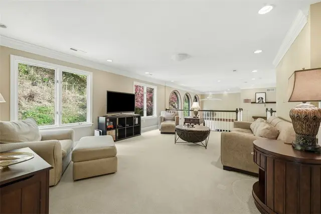 1560 Barrington Drive gallery image 31