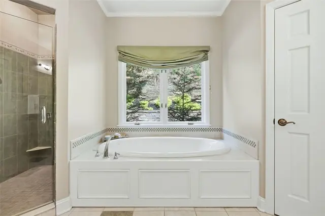 1560 Barrington Drive gallery image 33
