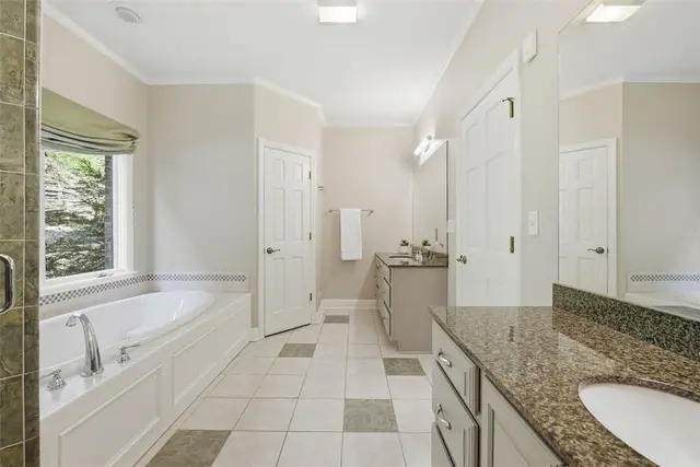 1560 Barrington Drive gallery image 36
