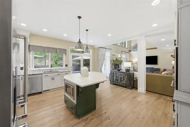 1560 Barrington Drive gallery image 37