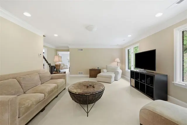 1560 Barrington Drive gallery image 41