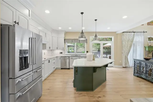 1560 Barrington Drive gallery image 43