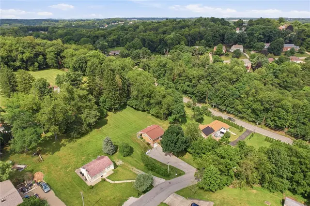 1560 Rosemary Dr gallery image 8
