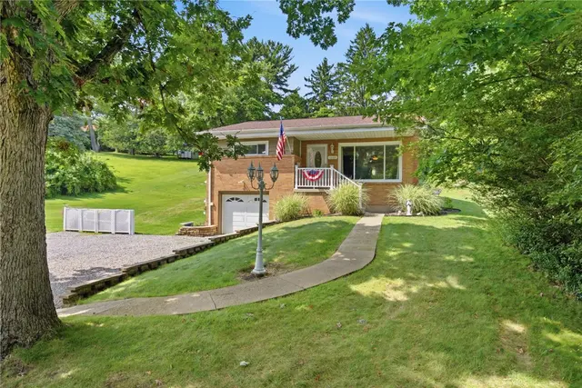 1560 Rosemary Dr gallery image 11