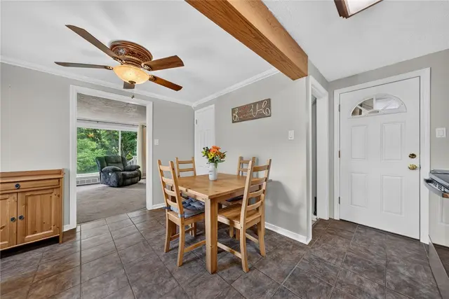 1560 Rosemary Dr gallery image 13