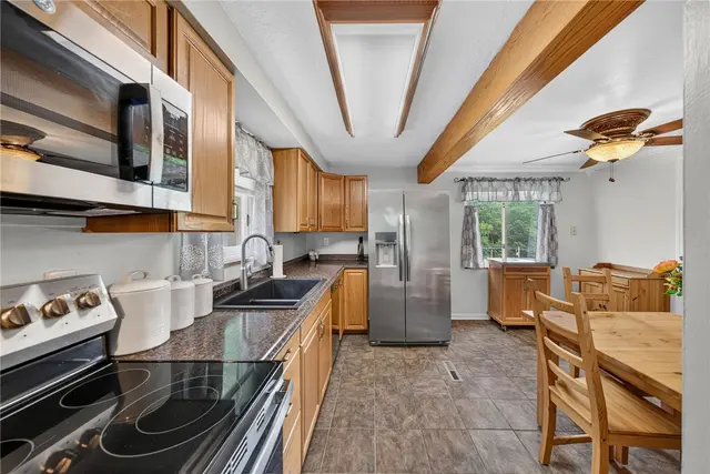 1560 Rosemary Dr gallery image 14