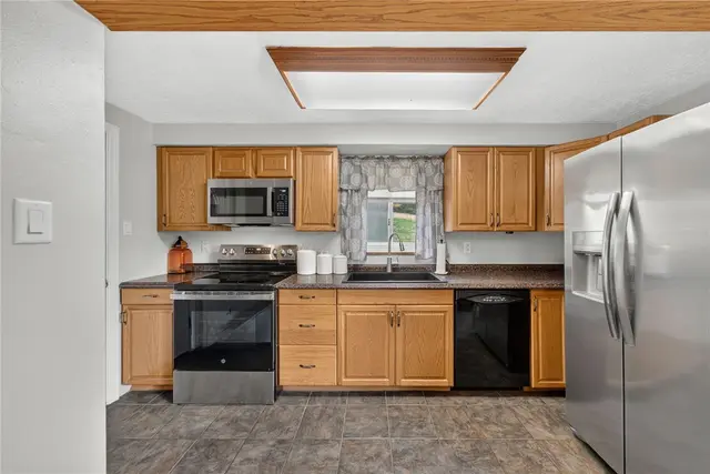 1560 Rosemary Dr gallery image 15