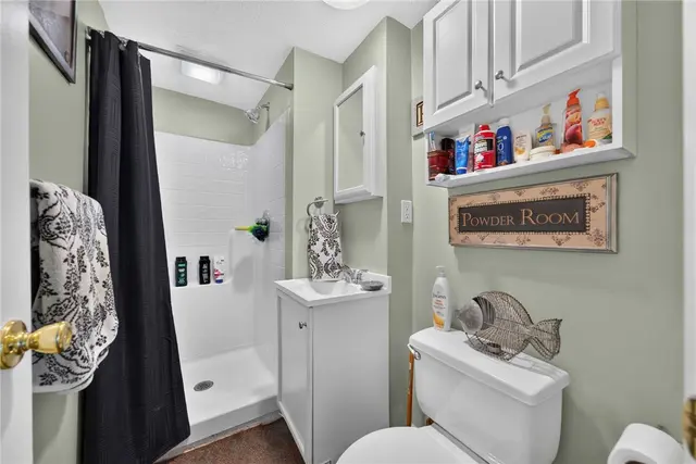 1560 Rosemary Dr gallery image 16