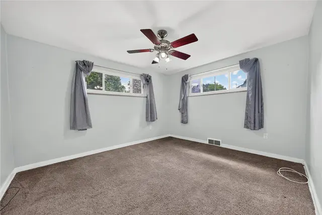 1560 Rosemary Dr gallery image 18