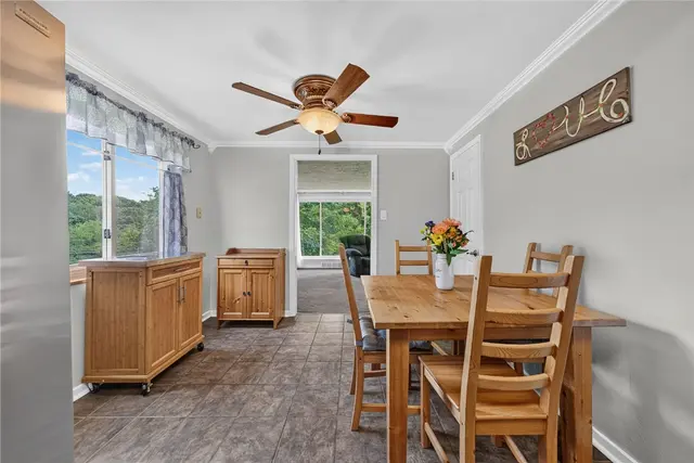 1560 Rosemary Dr gallery image 20