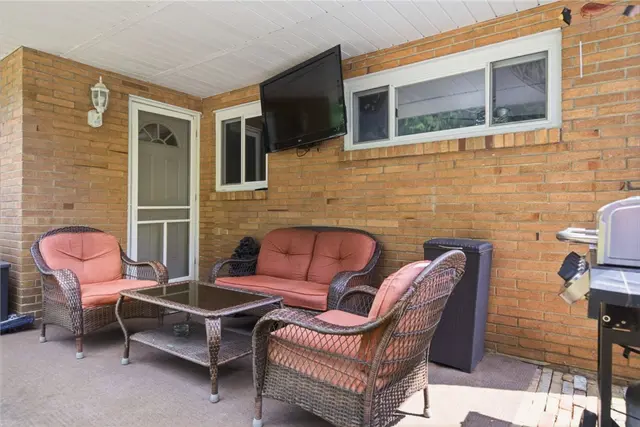 1560 Rosemary Dr gallery image 22