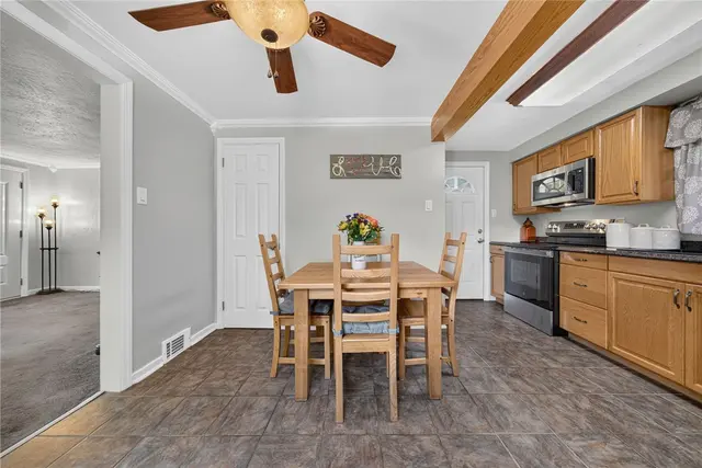 1560 Rosemary Dr gallery image 23