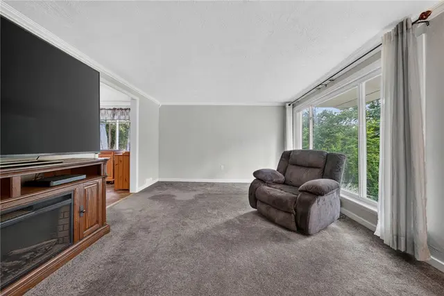 1560 Rosemary Dr gallery image 26