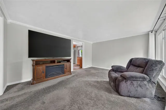 1560 Rosemary Dr gallery image 32