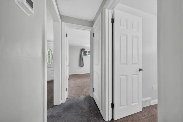 1560 Rosemary Dr gallery image 33