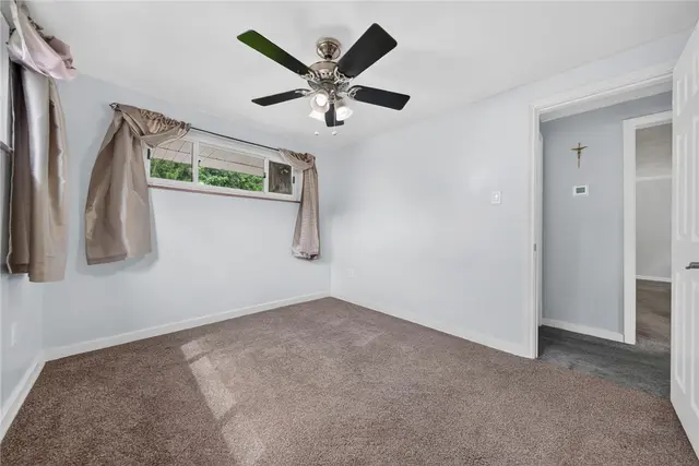 1560 Rosemary Dr gallery image 34