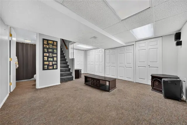 1560 Rosemary Dr gallery image 35