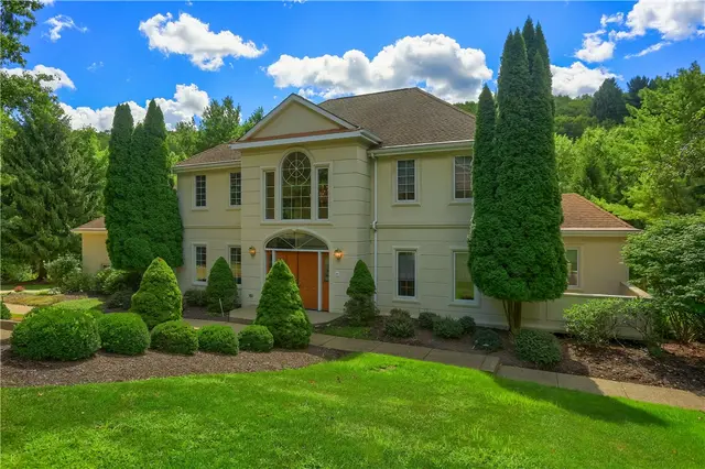 1561 Barrington Drive gallery image 2