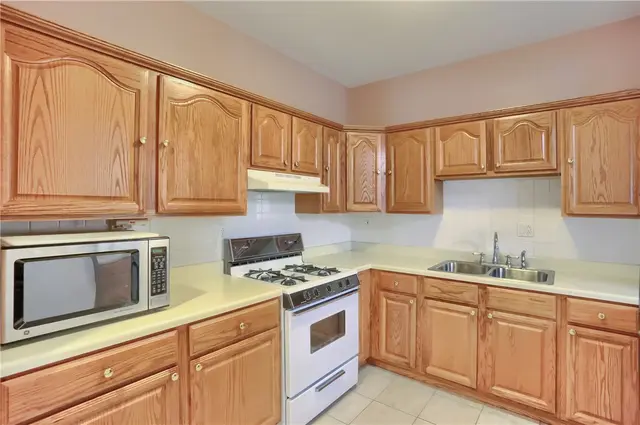 1561 Barrington Drive gallery image 9