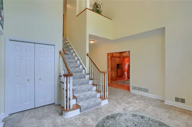 1561 Barrington Drive gallery image 10