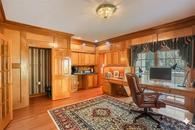 1561 Barrington Drive gallery image 13