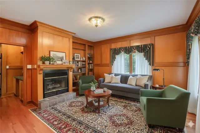 1561 Barrington Drive gallery image 14