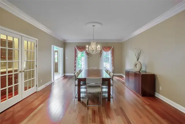 1561 Barrington Drive gallery image 15