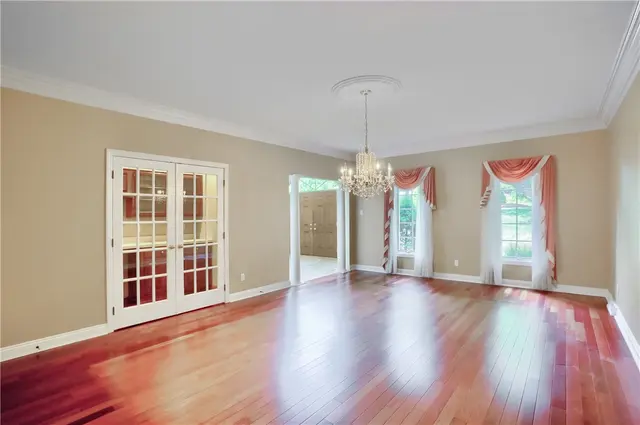 1561 Barrington Drive gallery image 16