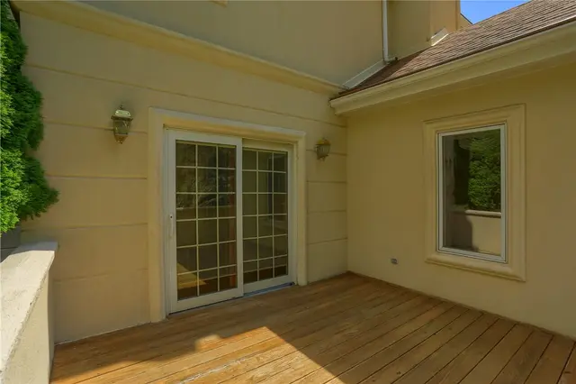 1561 Barrington Drive gallery image 17