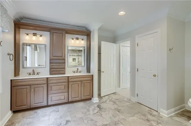 1561 Barrington Drive gallery image 27