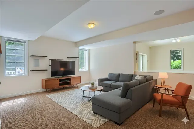 1561 Barrington Drive gallery image 37